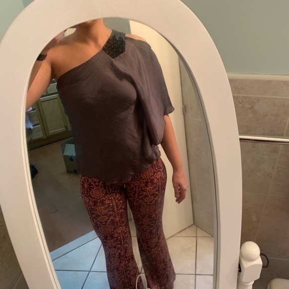 Guess Gray One Shoulder Cold Shoulder Top Small - Picture 5 of 8